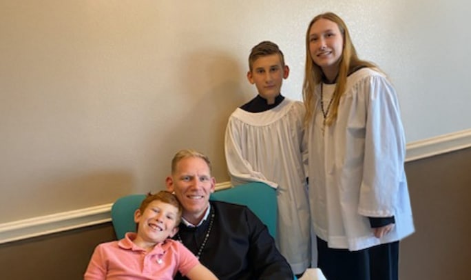 St Mark Lee family in lobby (1)