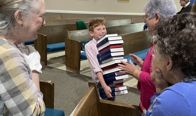 St Mark ladies giving Gideon hymnals (1) St Mark ladies giving Gideon hymnals (1)